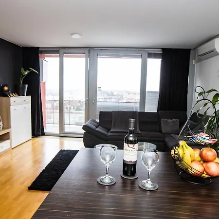 Hermes & 2 Free Garage Secured Parkings Apartament