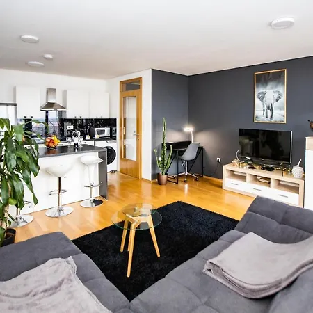 Apartmán Hermes & 2 Free Garage Secured Parkings