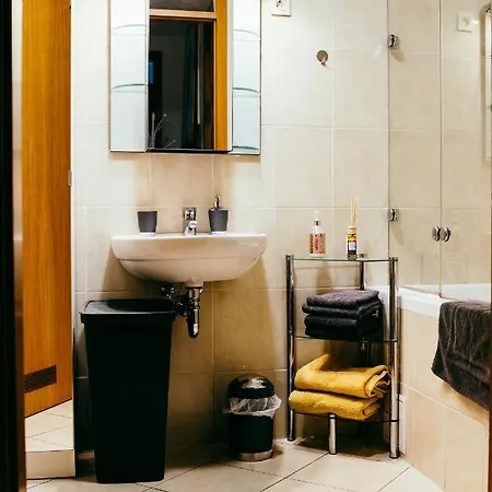 Hermes & 2 Free Garage Secured Parkings