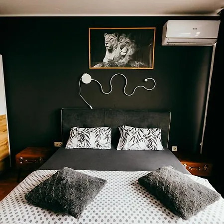 Hermes & 2 Free Garage Secured Parkings Apartament *