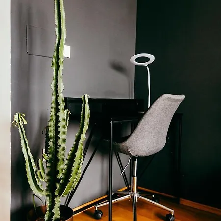 아파트 Hermes & 2 Free Garage Secured Parkings 류블랴나