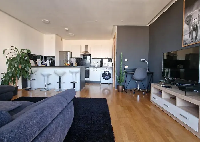 Hermes & 2 Free Garage Secured Parkings