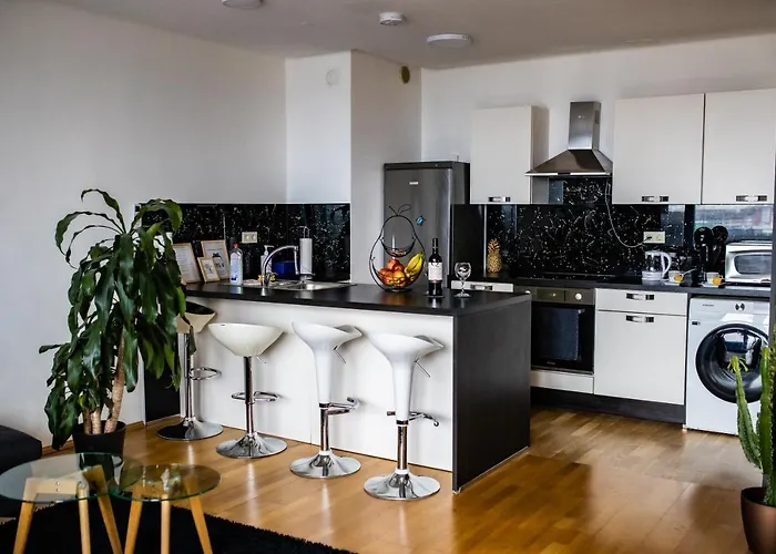 Hermes & 2 Free Garage Secured Parkings *