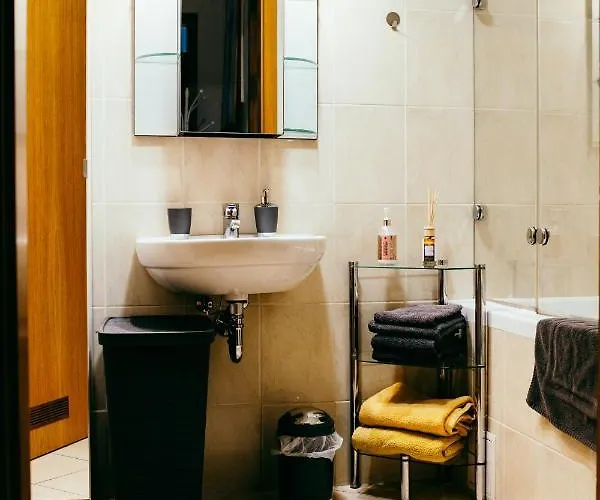 Hermes & 2 Free Garage Secured Parkings