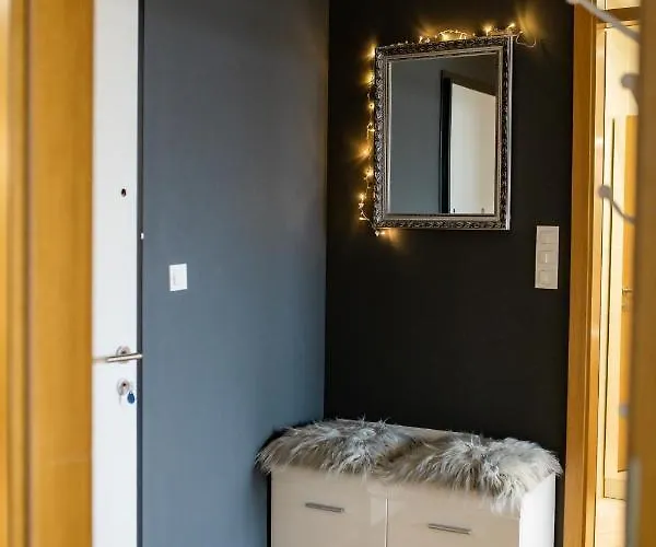 Hermes & 2 Free Garage Secured Parkings Apartman *