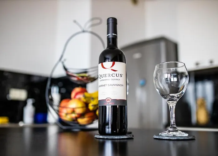 Hermes & 2 Free Garage Secured Parkings דירה *